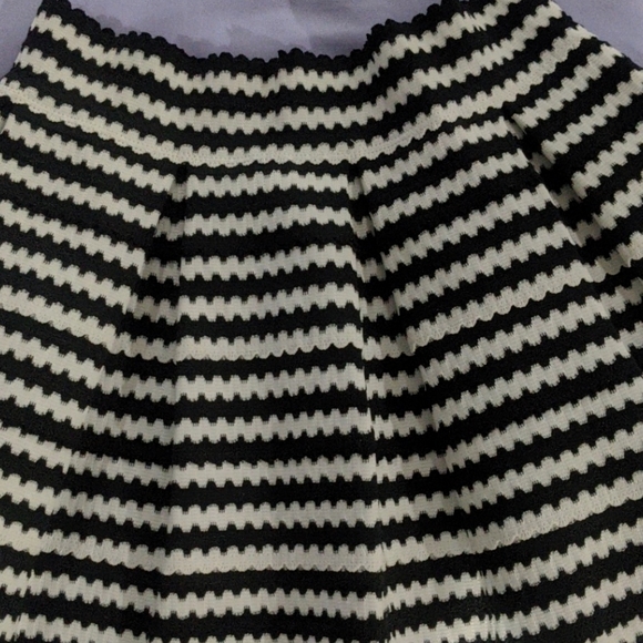 Mini skirt - Picture 2 of 3